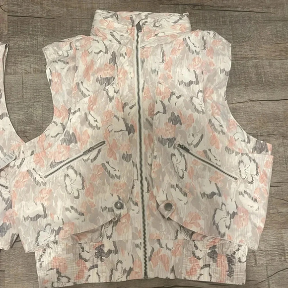NWT!! Free People - Off The Grid Printed Vest - Pink/Grey - Small & XSmall - Picture 4 of 8
